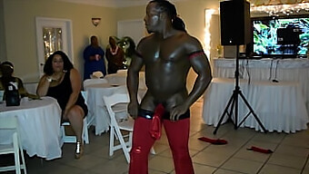 Jamaican Dancer Surprises Mature Women With Her Seductive Show