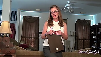 Isabella, A Mature Amateur With A Full Bush, Becomes Your New Secretary At Aunt Judys