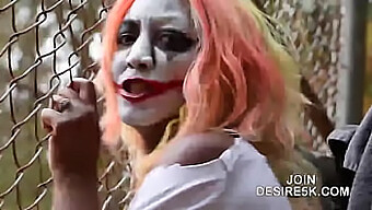 Milf-Paar Wird In Hausgemachtem Halloween-Video Frech